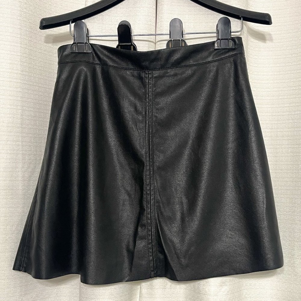 SANCTUARY CLOTHING Black  Mini Skirt. Faux Leather. Size M